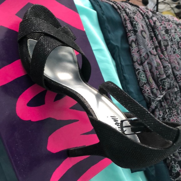 Lavish De Luxe - Picture 2 of 6